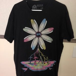 Super dope “into the am” tee! Bright colors